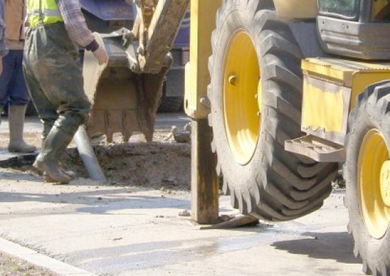 Magistrală de alimentare cu apă, avariată